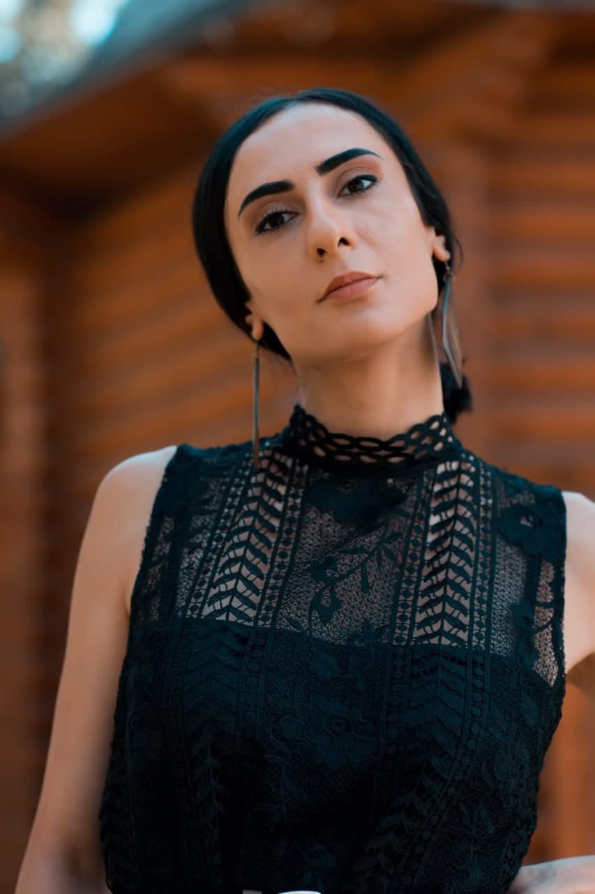 Lil Arami-ին ներկայացնող խմբագրական դիմանկար